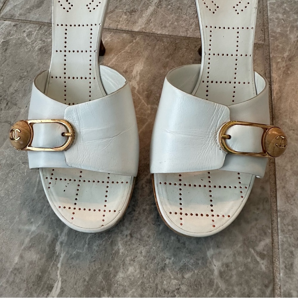 Vintage Chanel White & Gold Leather Platform Mules Sandals Sz 36.5 - Picture 4 of 10